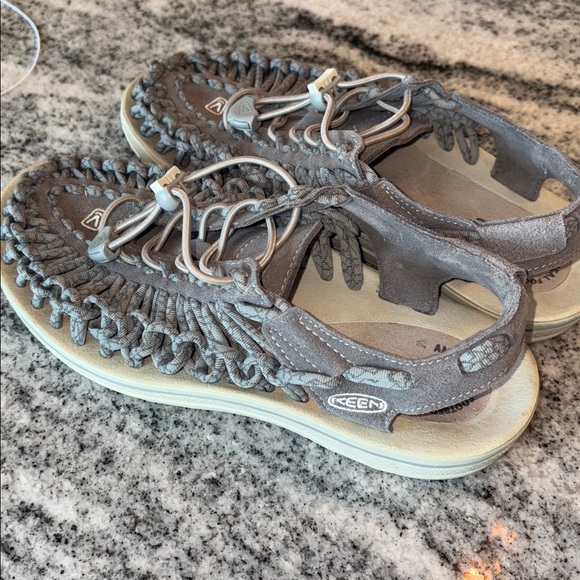 KEEN Gray Woven Sandals - Picture 3 of 5